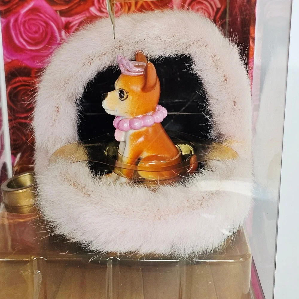 2005 Barbie Fashion Fever Room Doggie Bed Fuzzy Pink Chihuahua NIB Vintage Toy